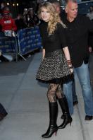 39261_Taylor_Swift_-_Visits_Late_Show_New_York_-_10th_Nov_2008_006_122_380lo.jpg