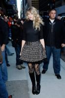 39526_Taylor_Swift_-_Visits_Late_Show_New_York_-_10th_Nov_2008_017_122_385lo.jpg