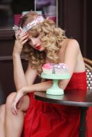 63785_Preppie_-_Taylor_Swift_takes_part_in_a_photoshoot_in_London_-_August_24_2009_0167_122_251lo.jpg