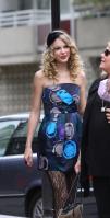 63790_Preppie_-_Taylor_Swift_takes_part_in_a_photoshoot_in_London_-_August_24_2009_0250_122_33lo.jpg