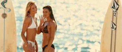 Cameron Diaz in bikini with Demi Moore