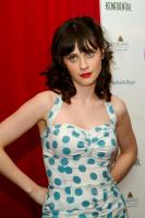 102571848_zooeydeschanel127qi.jpg