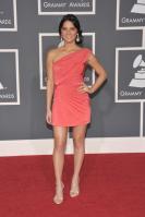 83011_Olivia_Munn_5_52nd_Annual_GRAMMY_Awards_015_122_169lo.jpg