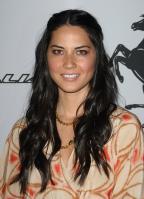 99R084O5RV_Olivia_Munn_Ferrari_458_Italia_auction012.jpg