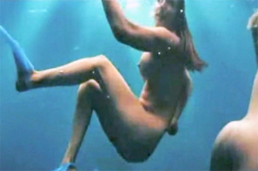 58189_kelly_brook_nude_piranha_3d_cap3_123_984lo.jpg