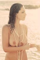 Kelly Brook boobs & pearls