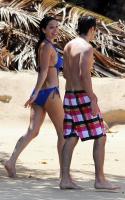 29132_by_mah0ne_Kelly_Brook_On_The_Beach_In_Barbados_29.06.10_004_122_1080lo.jpg