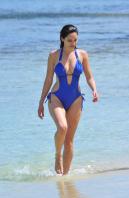 51055_by_mah0ne_Kelly_Brook_On_The_Beach_In_Barbados_29.06.10_HQ_017_122_581lo.jpg