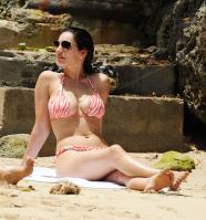 53121_by_mah0ne_Kelly_Brook_On_The_Beach_In_Barbados_28.06.10_ADDS_013_122_6lo.jpg