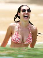 86436211_69259_kelly_brook_barbados_bikini_122_438lo.jpg