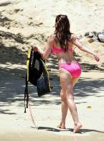 86706162_kelly_brook_Caribbean_pinkbikini.com_TheElder_pinkbikini25_122_66lo.jpg