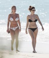 94211775_79296_Kelly_Brook__Caribbean_beach_012707_12_122_540lo.jpg