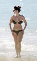 94211846_79374_Kelly_Brook__Caribbean_beach_012707_11_122_373lo.jpg