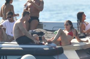 Jennifer Lopez having fun on yacht