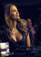 66692_jennifer-lopez-cleavage-01_122_129lo.jpg