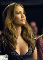 66707_jennifer-lopez-cleavage-04_122_80lo.jpg