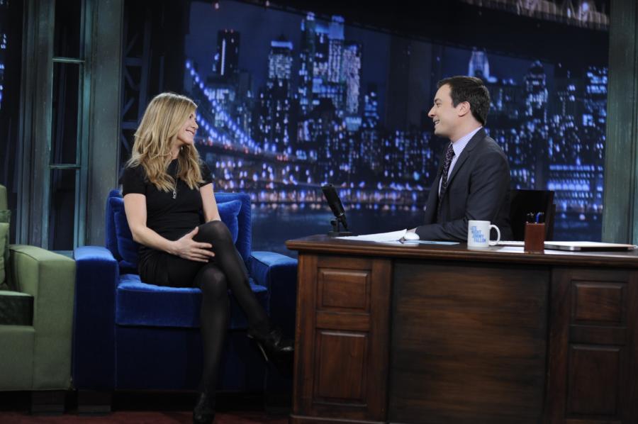 12XRNH3EA2_JenniferAniston-JimmyFallon-050409-2.jpg