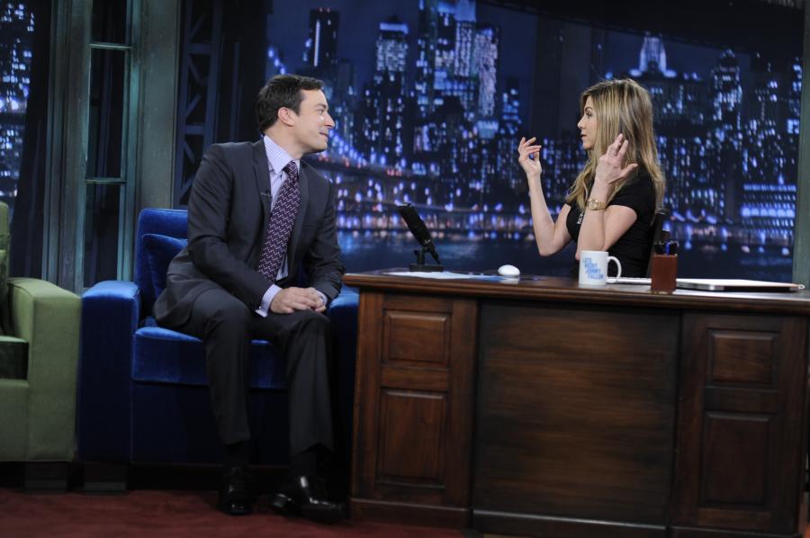 153LG3KI0X_JenniferAniston-JimmyFallon-050409-5.jpg