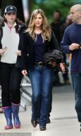 5TH6YXUAHM_Jennifer-Aniston-on-set-The-Switch-0509.jpg