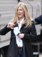 EXSU3PAGTI_Jennifer_Aniston_-_On_Set_of_Wanderlust_in_NYC_-_Nov_18_6_.jpg