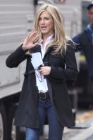 MSAIT6XLFI_Jennifer_Aniston_-_On_Set_of_Wanderlust_in_NYC_-_Nov_18_7_.jpg