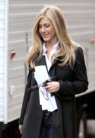 T72PFJUVII_Jennifer_Aniston_-_On_Set_of_Wanderlust_in_NYC_-_Nov_18_9_.jpg