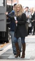 YLYZT560Z1_Jennifer_Aniston_-_On_Set_of_Wanderlust_in_NYC_-_Nov_18_3_.jpg