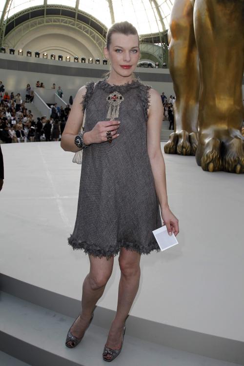 49780_Mila_Jovovich_Chanel_Haute_Couture_Collection_006_122_234lo.jpg