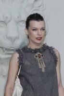 49824_Mila_Jovovich_Chanel_Haute_Couture_Collection_015_122_358lo.jpg