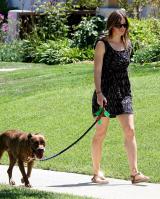 GMOBJ35R8F_19673_Celebutopia-Jessica_Biel_walking_her_dog_in_Beverly_Hills-13_122_587lo.jpg