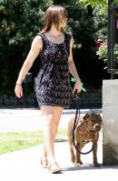 IPITJVKH0V_22650_Celebutopia-Jessica_Biel_walking_her_dog_in_Beverly_Hills-05_122_530lo.jpg