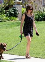 J2C8XBQIB3_19629_Celebutopia-Jessica_Biel_walking_her_dog_in_Beverly_Hills-10_122_529lo.jpg