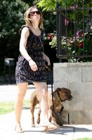 KGOTROPE6L_19024_Celebutopia-Jessica_Biel_walking_her_dog_in_Beverly_Hills-01_122_62lo.jpg