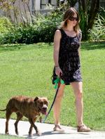 ORMGZ6LUTR_19557_Celebutopia-Jessica_Biel_walking_her_dog_in_Beverly_Hills-07_122_161lo.jpg