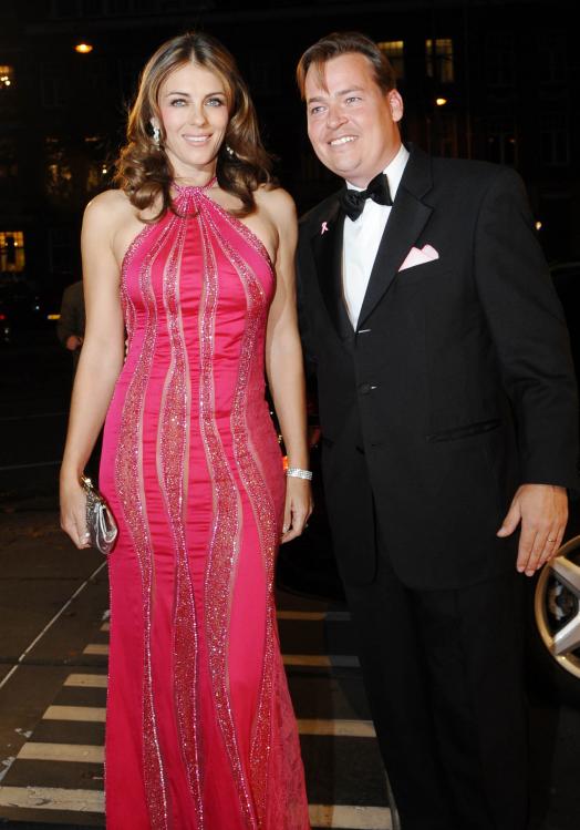 55169NZN02_elizabeth_hurley_pink_can_sept_7_big.jpg