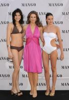 80977_Celebutopia-Elizabeth_Hurley_launches_Elizabeth_Hurley_for_MNG_Collection_in_Madrid-04_122_591lo.jpg