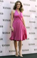 94973_Celebutopia-Elizabeth_Hurley_launches_Elizabeth_Hurley_for_MNG_Collection_in_Madrid-13_122_96lo.jpg