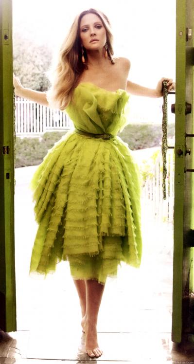 16896_DrewBarrymore_HarpersBazaar_Oct20105_122_78lo.jpg