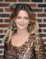 74561_DrewBarrymore_visitsTheLateShowwithDavidLetterman2010_08_24_7_123_157lo.jpg