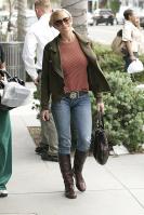 25267_Jaime_Pressly_eats_at_LA_scala_0004_122_38lo.jpg