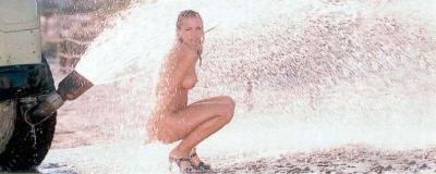 Jaime Pressly wet and nude