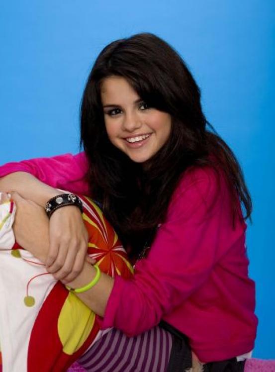 02083_Selena_Gomez_01_122_559lo.jpg