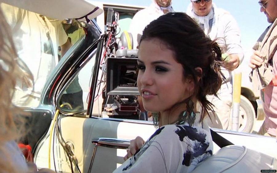 101804451_selena-gomez-107.jpg