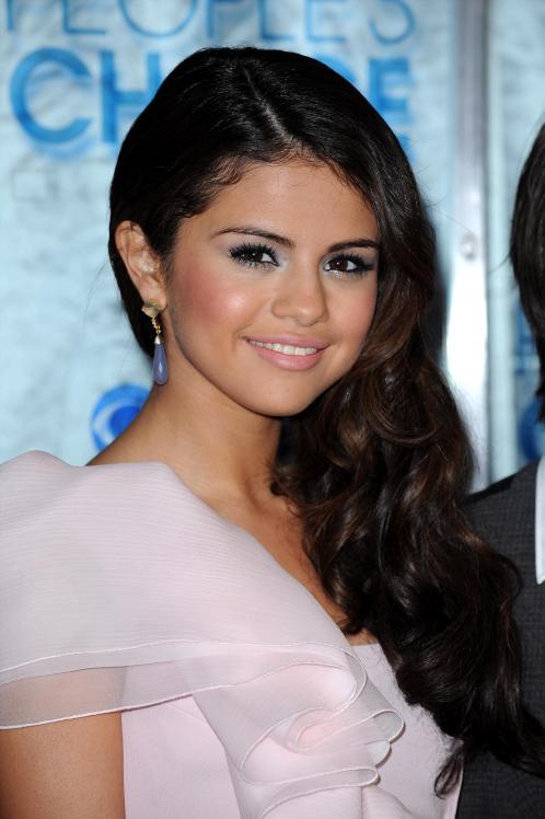 YETMLXZ7EX_Selena_Gomez_6_.jpg