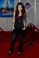 02119_Selena_Gomez_06_122_57lo.jpg