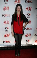 08972_Selena_Gomez_at_Z100s_Jingle_Ball_2010_005_122_518lo.jpg