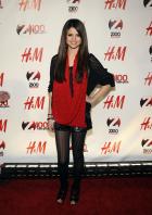 08977_Selena_Gomez_at_Z100s_Jingle_Ball_2010_007_122_392lo.jpg