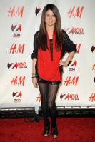 08984_Selena_Gomez_at_Z100s_Jingle_Ball_2010_009_122_995lo.jpg