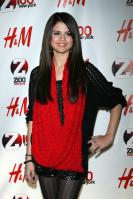 08991_Selena_Gomez_at_Z100s_Jingle_Ball_2010_014_122_113lo.jpg