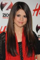 09006_Selena_Gomez_at_Z100s_Jingle_Ball_2010_018_122_3lo.jpg